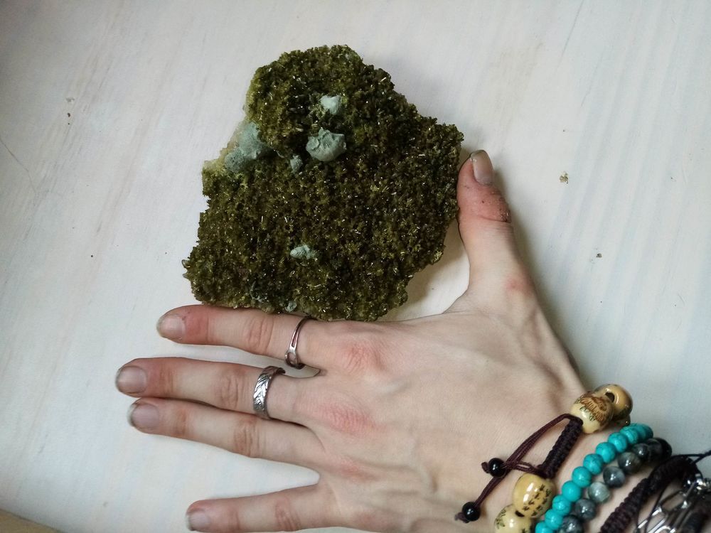 Epidote 355g Bijoux et montres