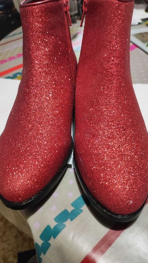 Bottines rouges belle qualité Paillettes incrustées. Mellow Yellow pointure 35 80 Verneuil-sur-Seine (78)