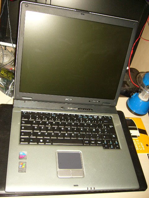 pc portable Acer travelmate 4050  80GB 512MB 40 Versailles (78)