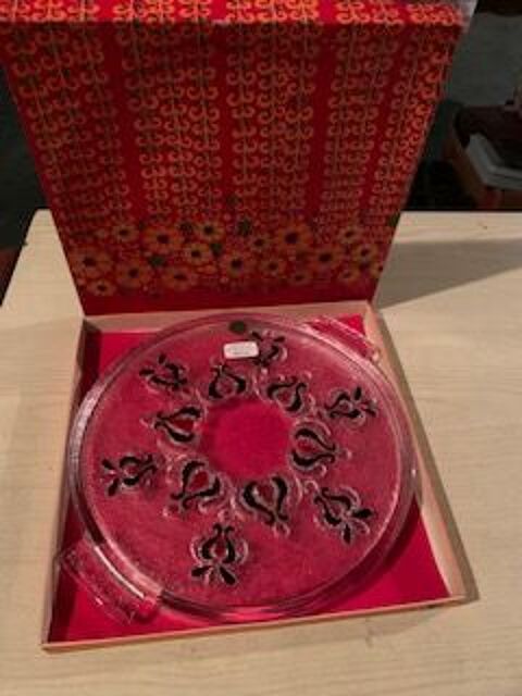 Plat en verre ( Motifs ) 8 Paris 10 (75)