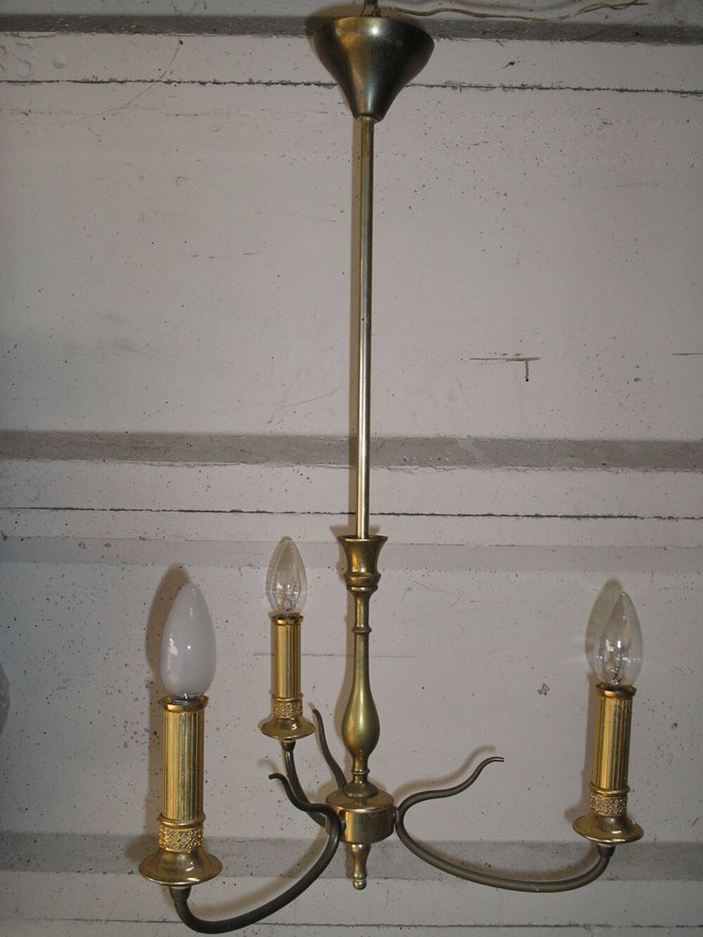  JOLI LUSTRE 3 BRANCHES EN LAITON Electroménager