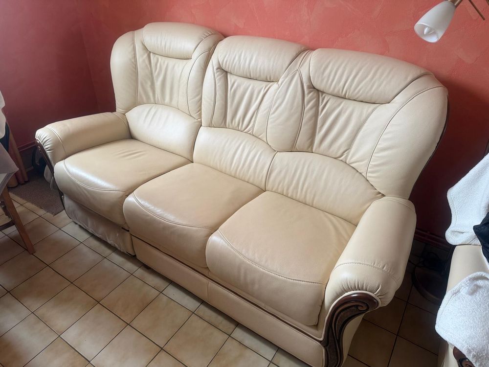 canap&eacute; et ses deux fauteuils en cuir Meubles