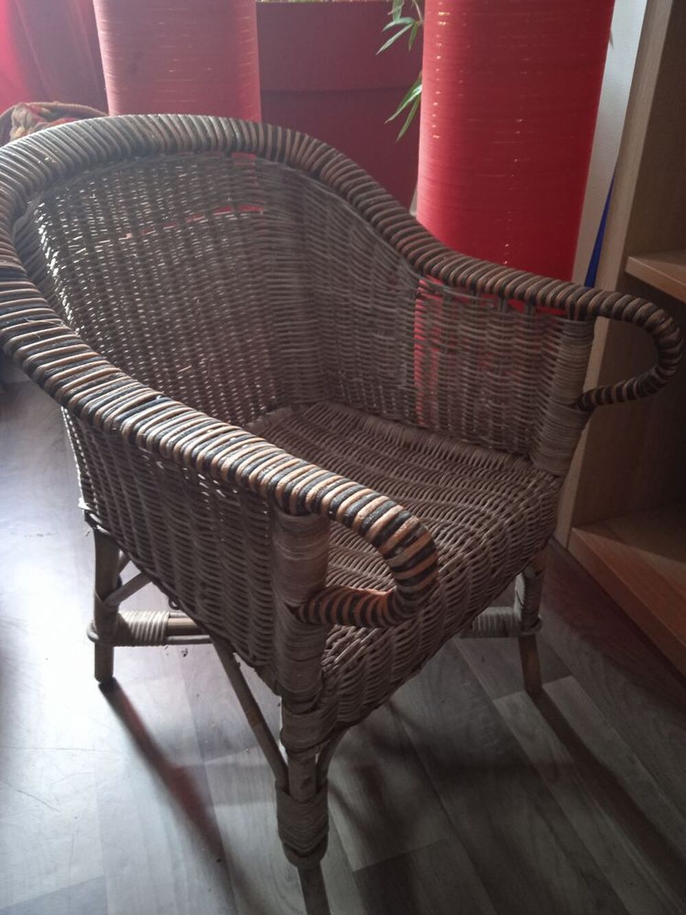 Petite chaise en osier tr&egrave;s sympa plus d'usage pour moi Mobilier enfants