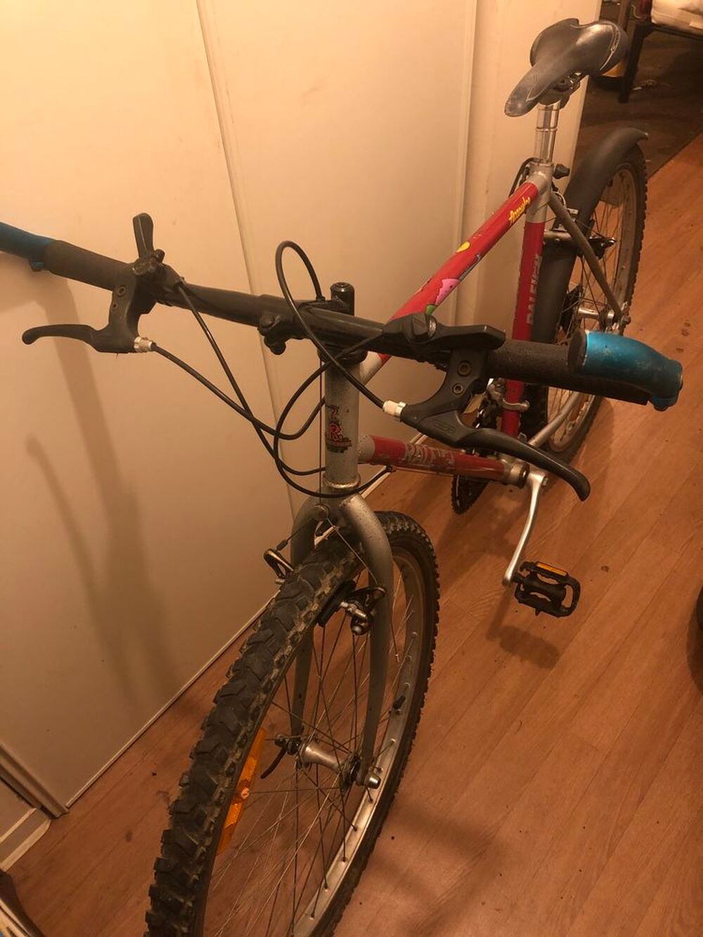 VTT Raleigh 3 plateaux 6 vitesses tr&egrave;s bon &eacute;tat g&eacute;n&eacute;ral Vélos