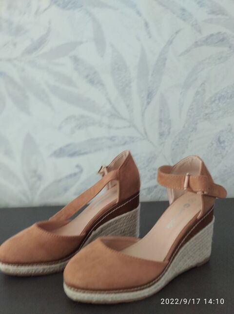 chaussures � brides 13 Steenwerck (59)