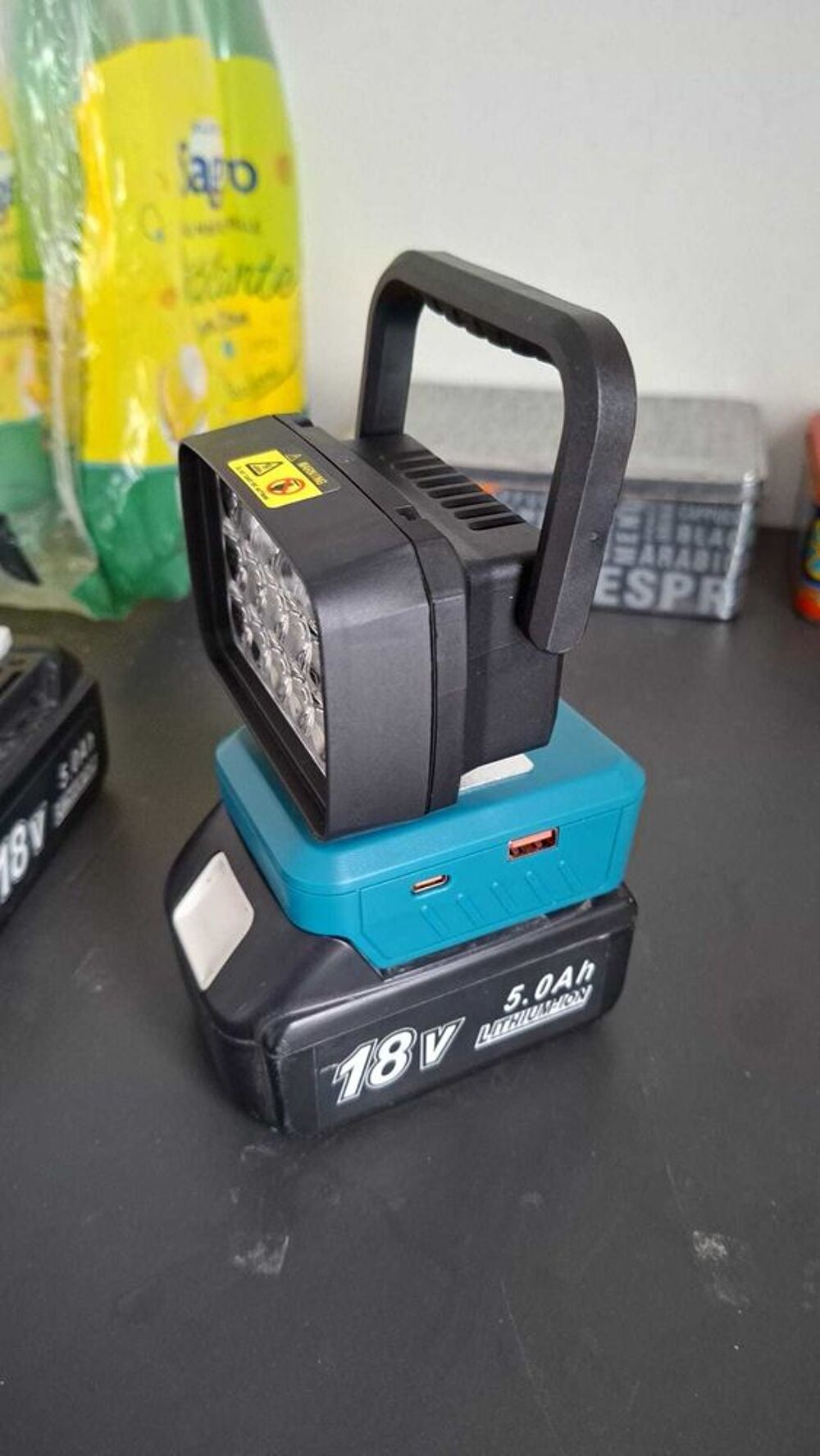 phare projecteur led &agrave; batterie compatible Makita 18v avec 2 usb Bricolage