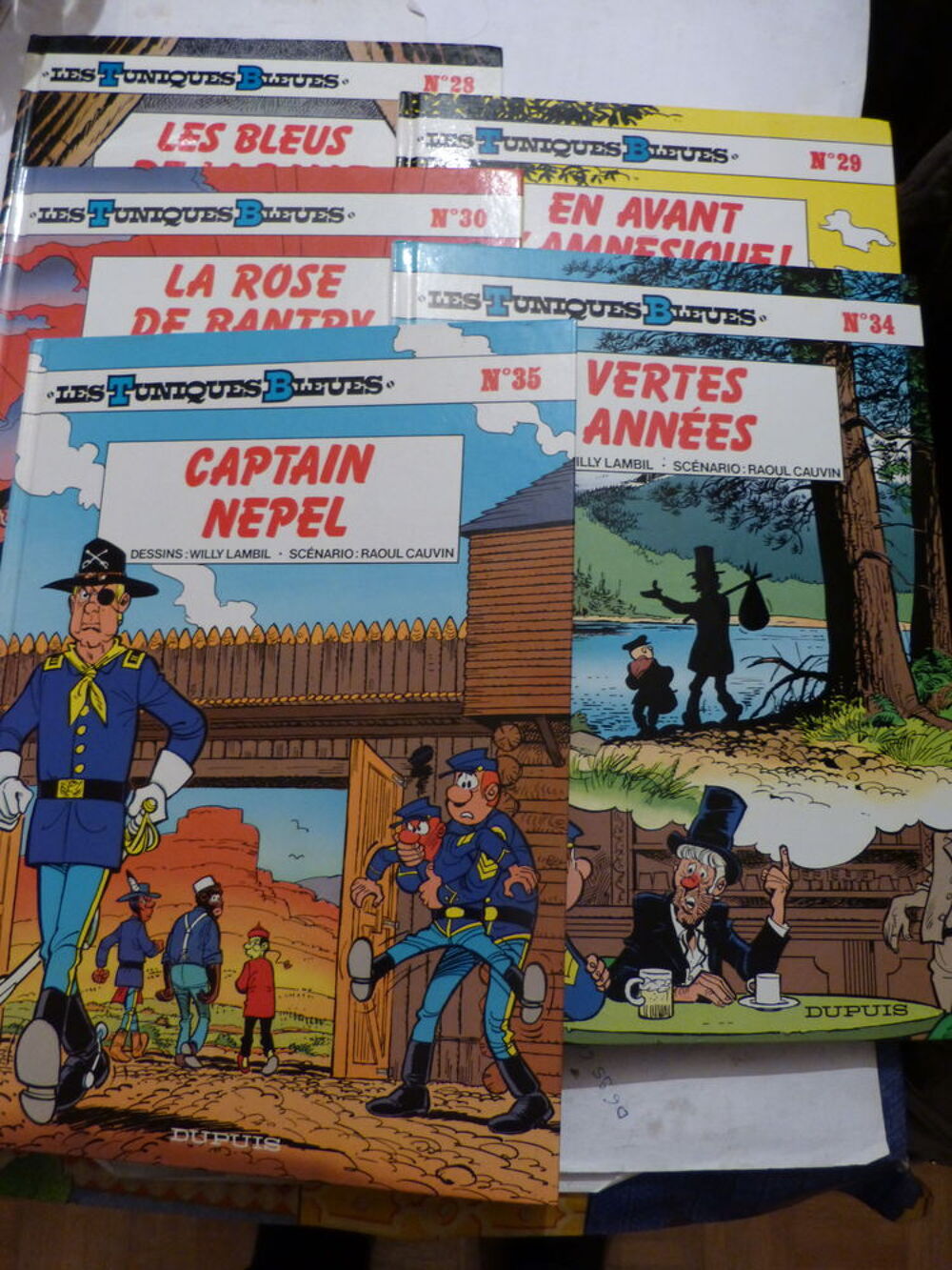 BD - LES TUNIQUES BLEUES a choisir LISEZ TOUT LE TEXTE Livres et BD