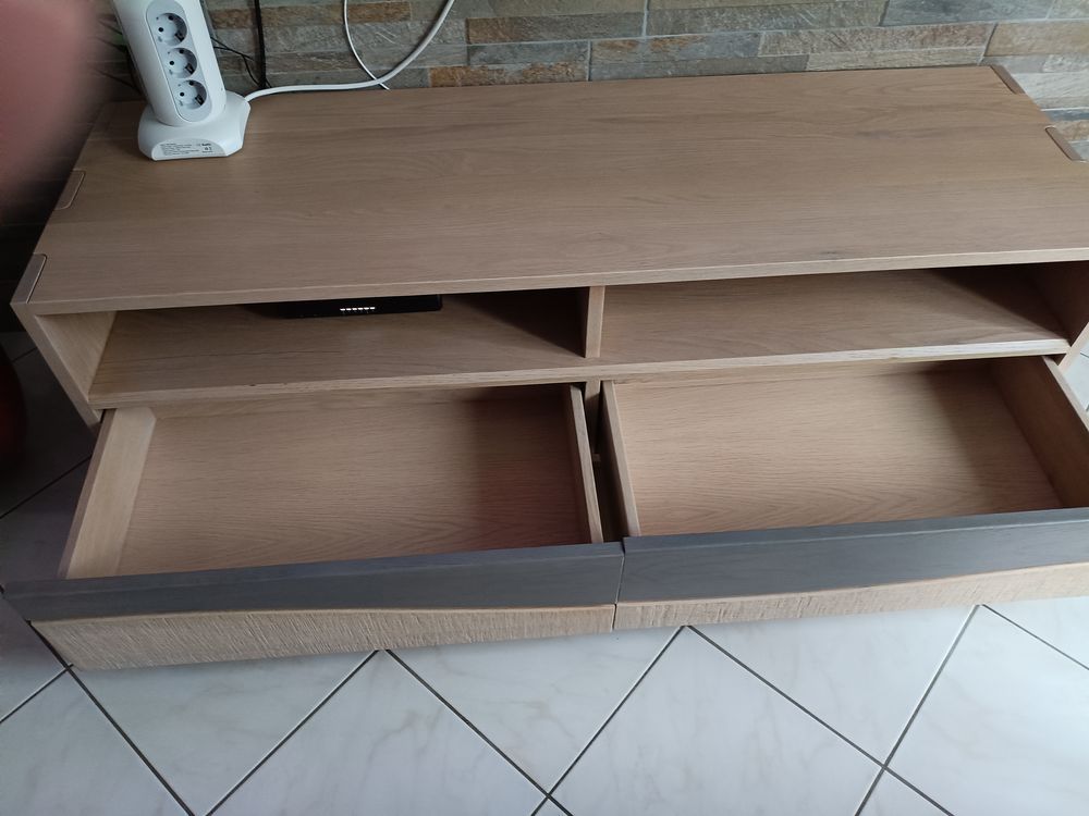 meuble TV en ch&ecirc;ne massif et table basse Meubles