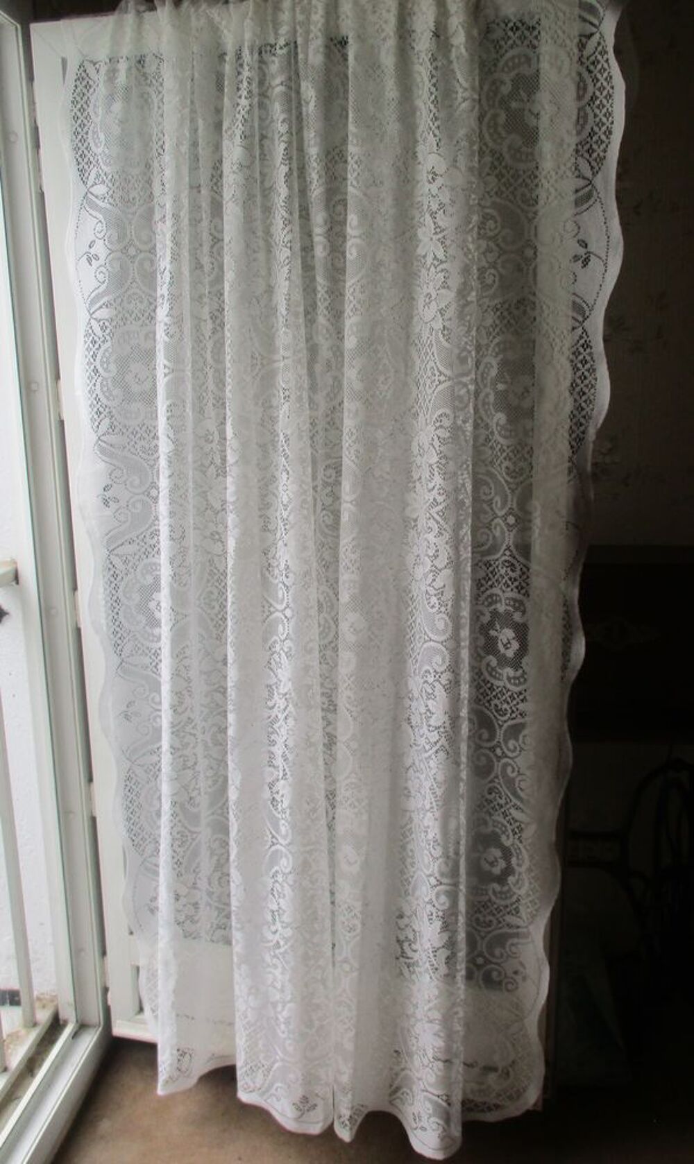 Panneau Voilage L&eacute;ger : 208 cm de Long x 183 cm de larg. Décoration