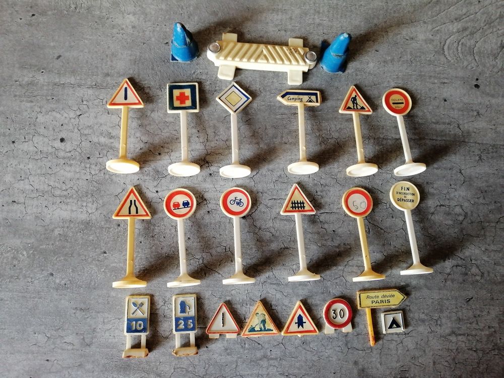 Panneaux de signalisation miniature 