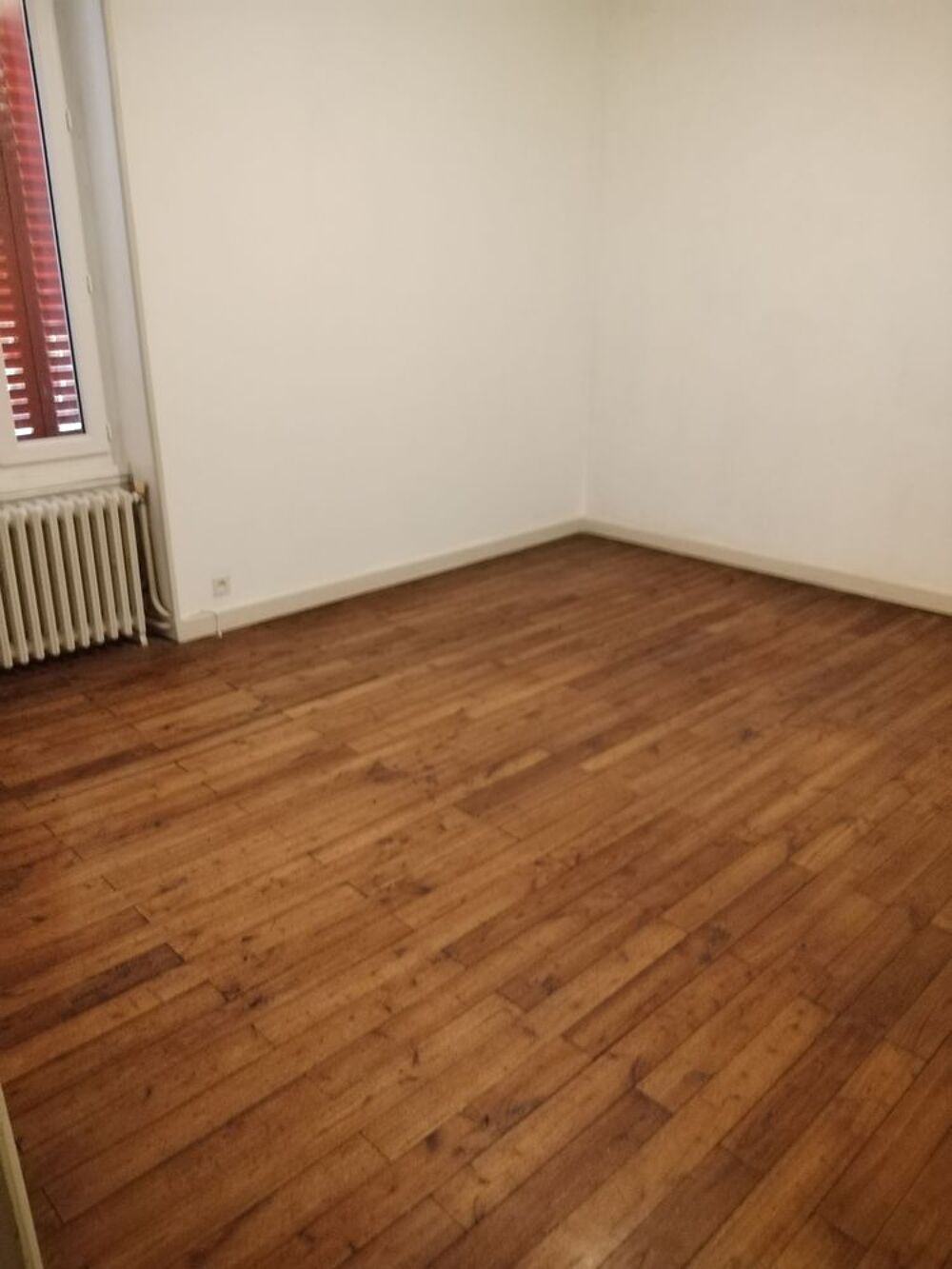 Location Maison grande maison centre ville de Champdeniers, environ 160m2 h, Champdeniers-saint-denis