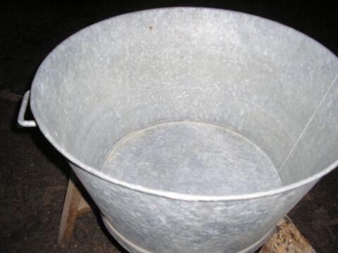  BAQUET  en galvanisé , 110 litres .  NEUF 
BAQUET
20 Quessoy (22)