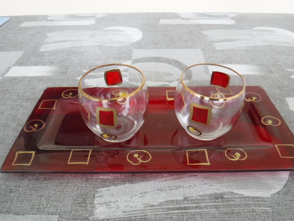 Vaisselles de f&ecirc;tes (transparentes, rouge, dor&eacute;es) Cuisine