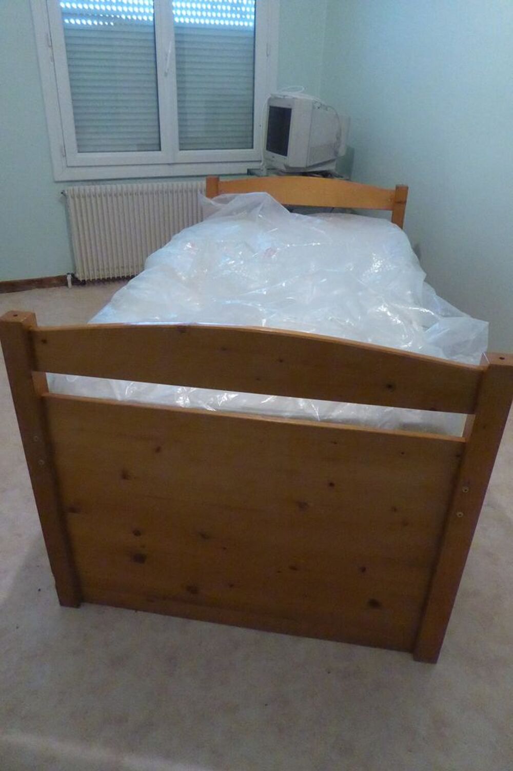 Lit bateau en pin teint&eacute; miel fabrication fran&ccedil;aise Mobilier enfants