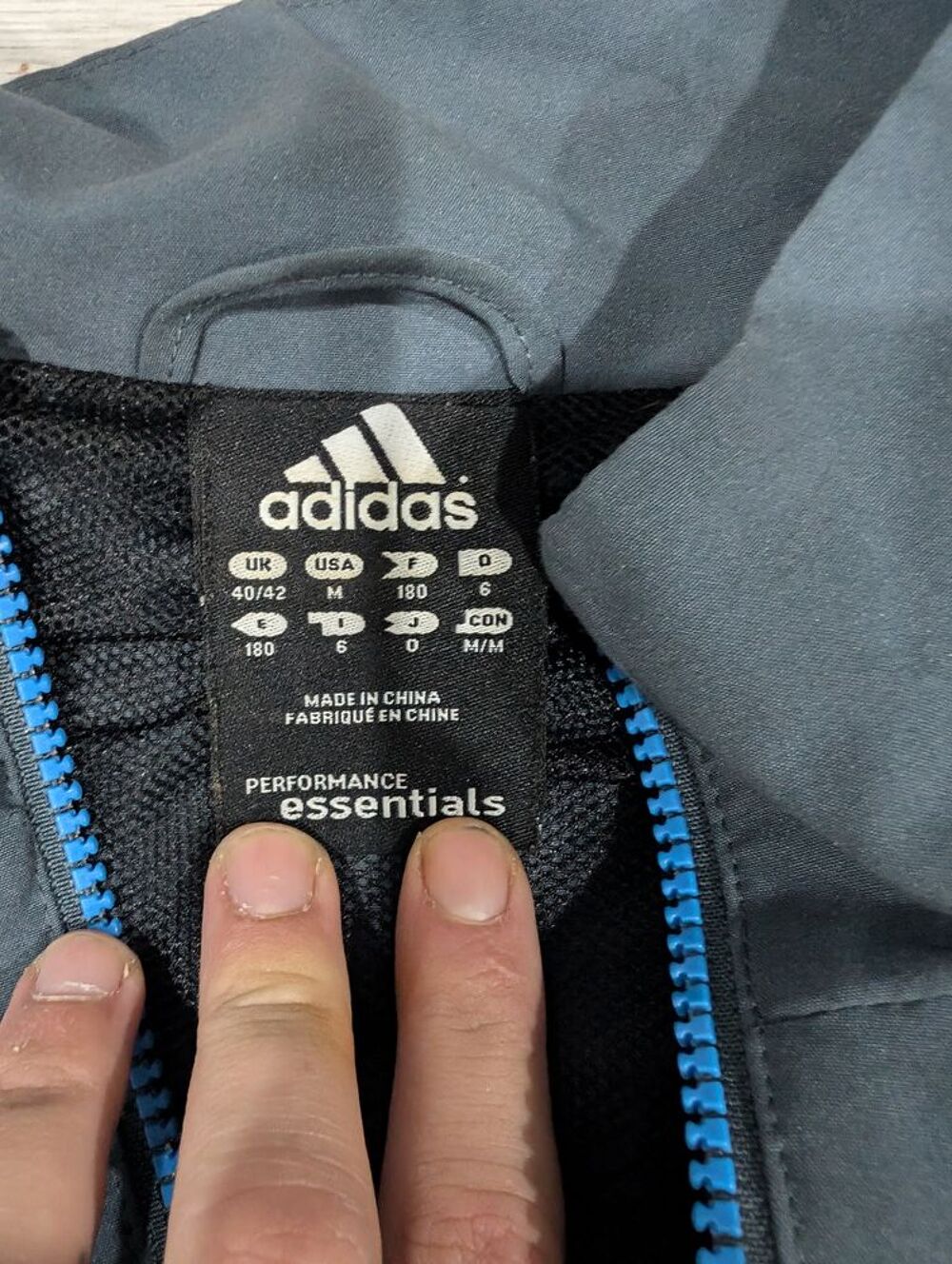 Veste noire et grise Adidas taille 40/42 Vêtements