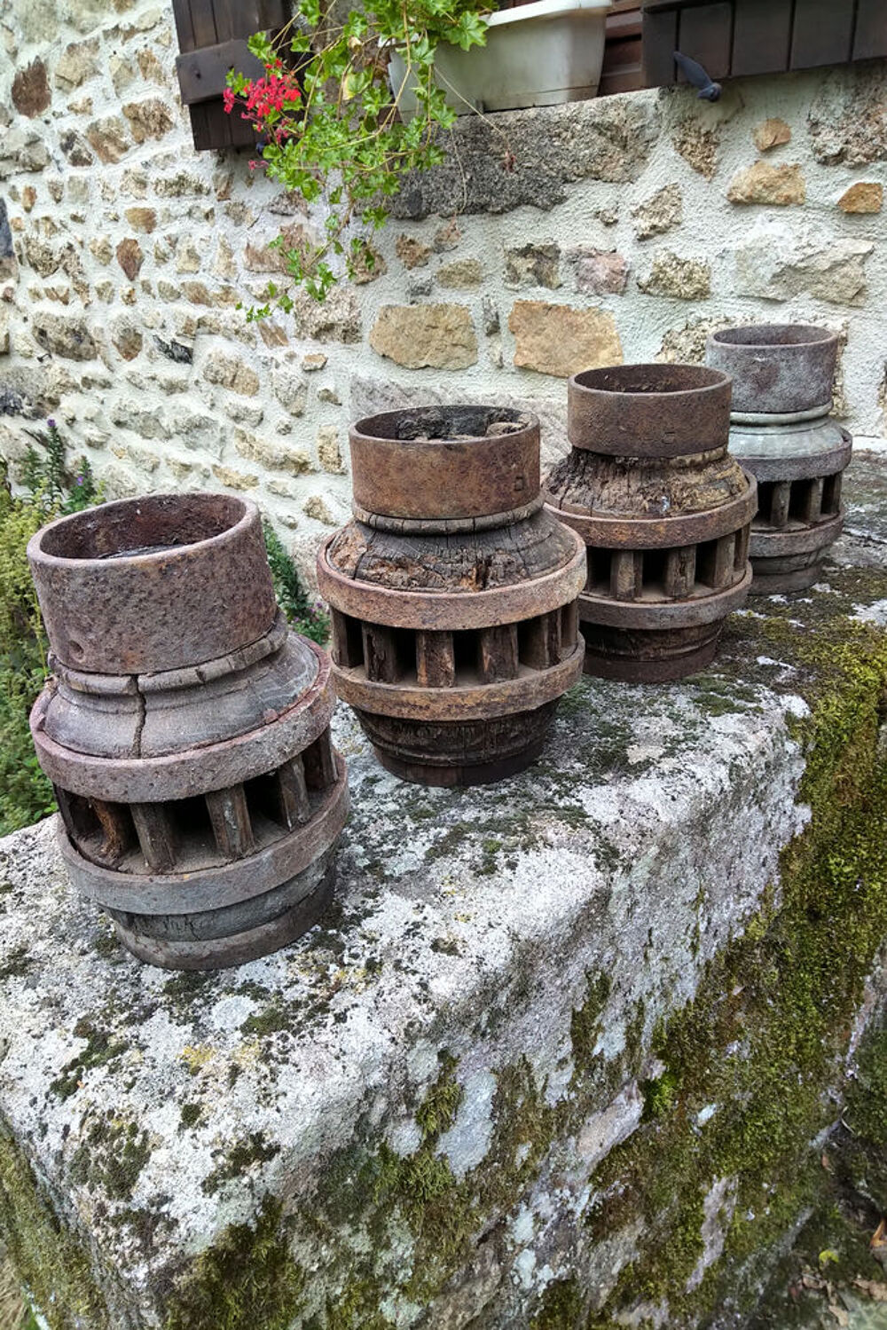LOT DE 4 MOYEUX DE ROUES DE CHAR EN BOIS Décoration