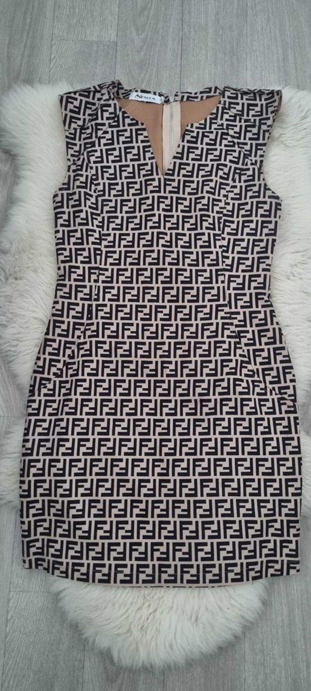 Robe courte Vêtements