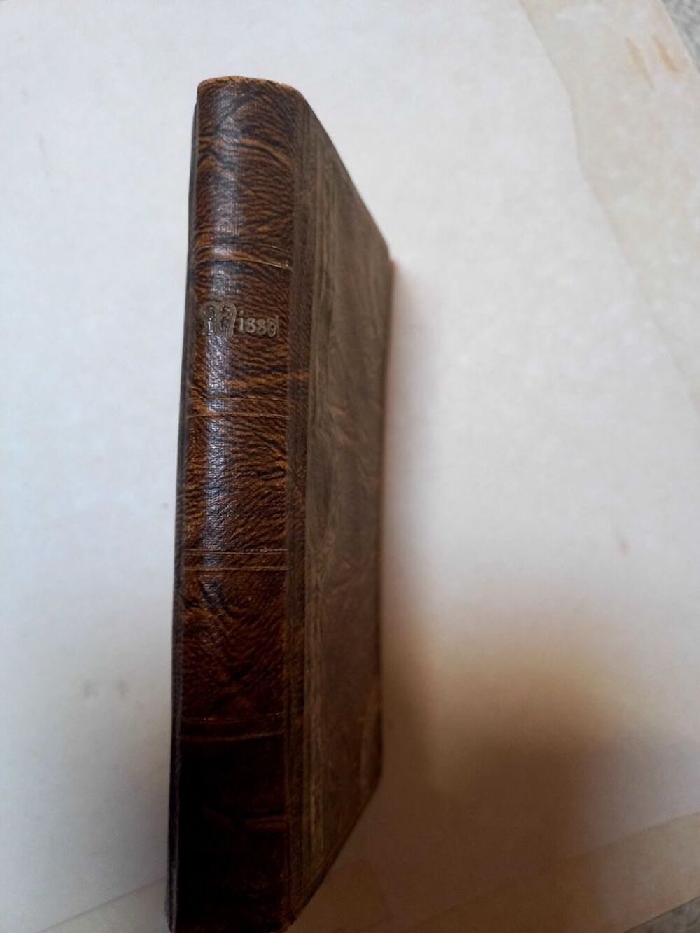 un bel objet de liturgie datant probablement du XI.
- Titre : Missel 