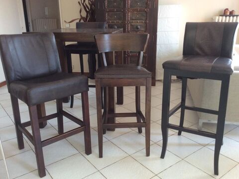 Ensemble table haute avec quatre chaises haute 250 Toulon (83)