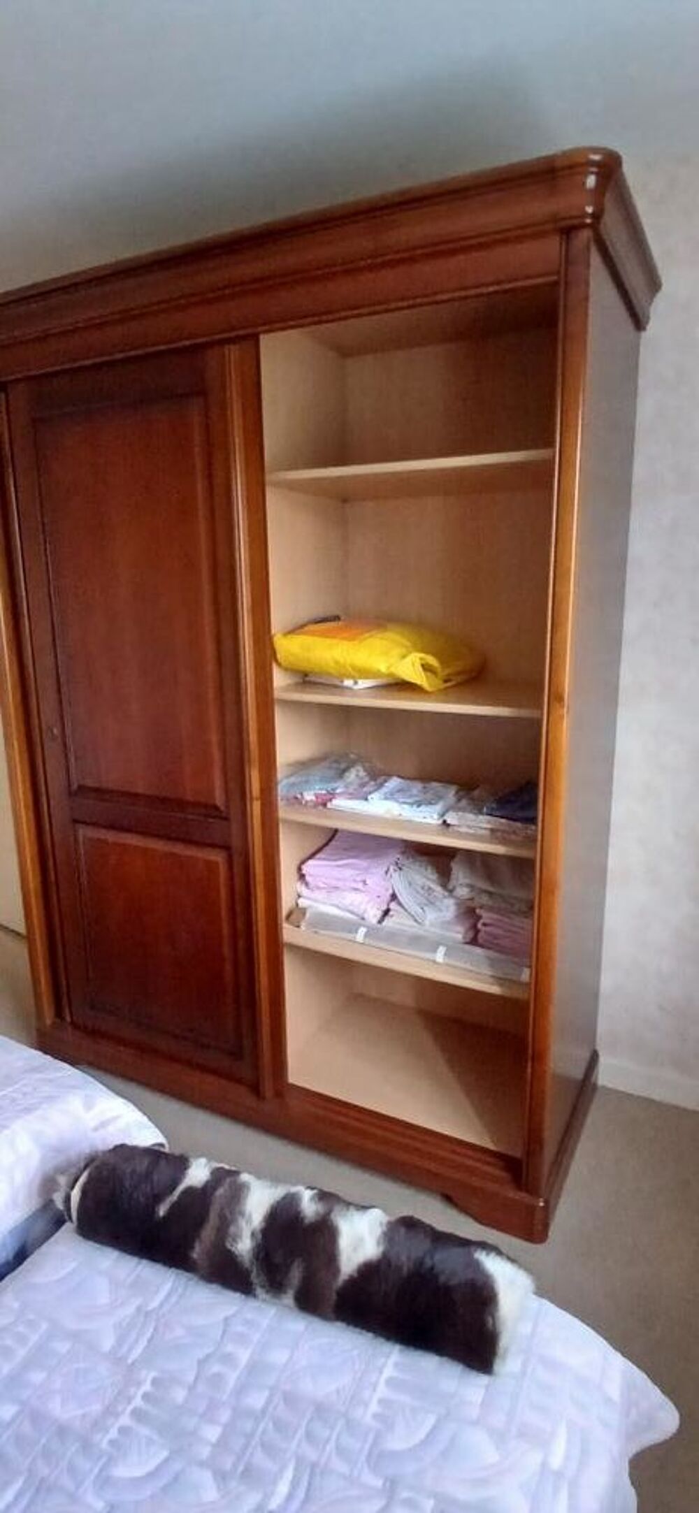 Belle Armoire en Merisier avec 2 portes coulissantes Meubles