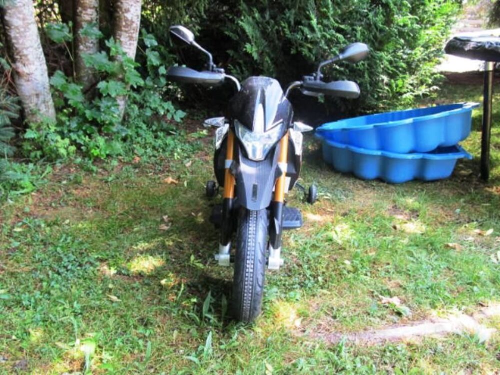 MOTO ELECTRIQUE APRILIA ENFANT Jeux / jouets