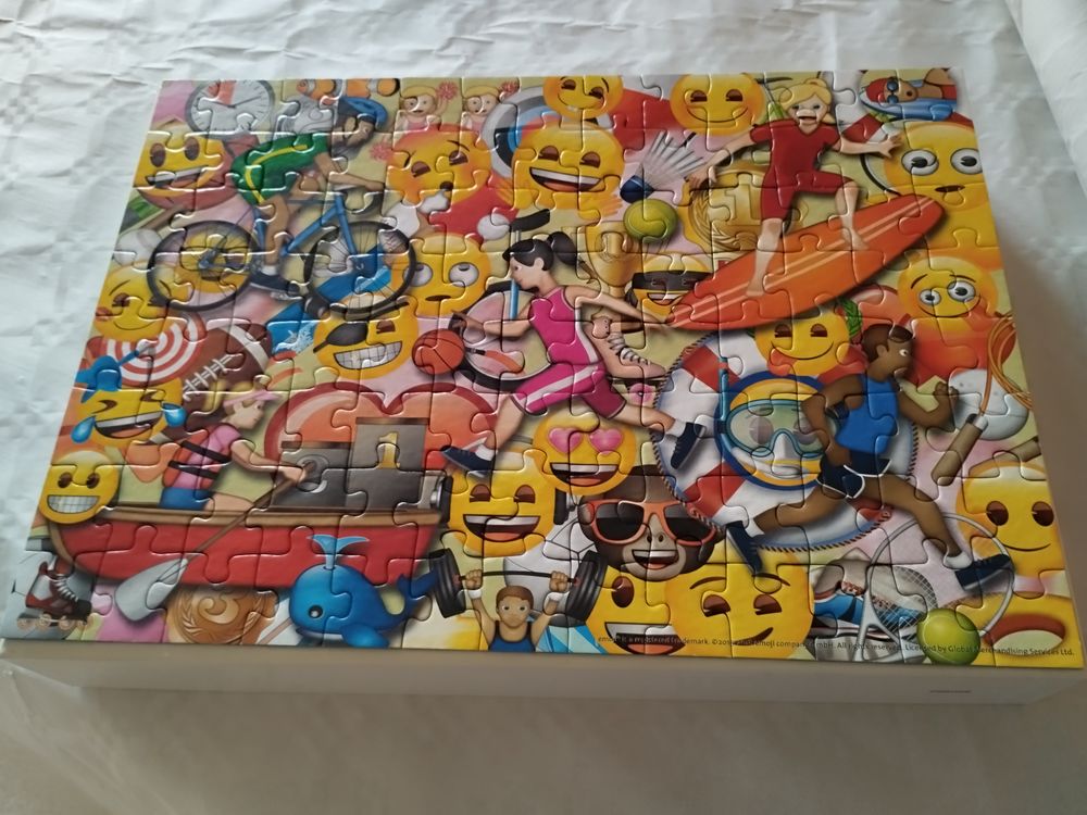Ravensburger Puzzle Emoji 4 x 100 pi&egrave;ces Jeux / jouets