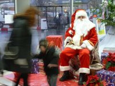   Le père Noël arrive bientôt. Penser à me réserver. 