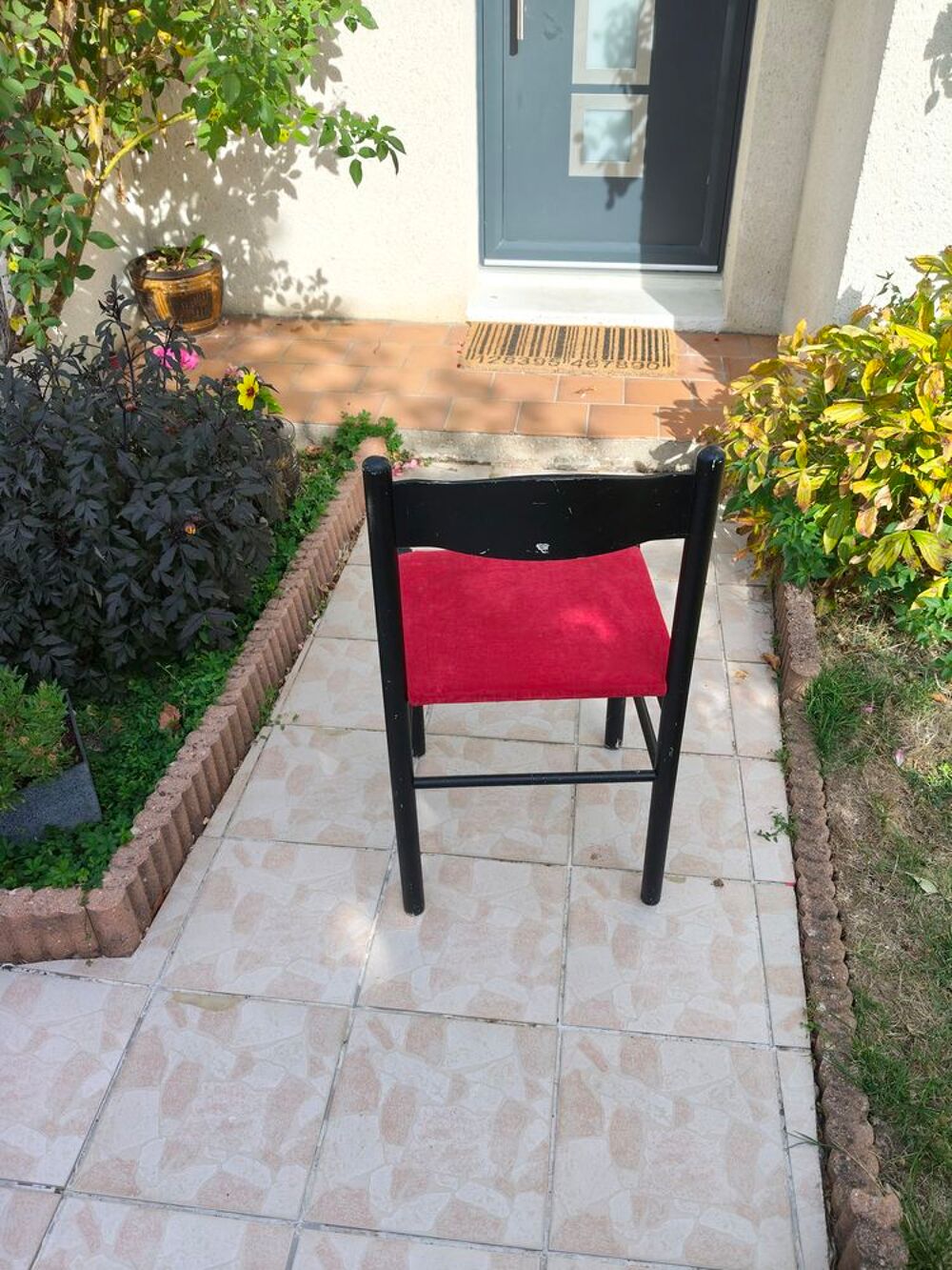 Quatre chaises en bois noir Meubles
