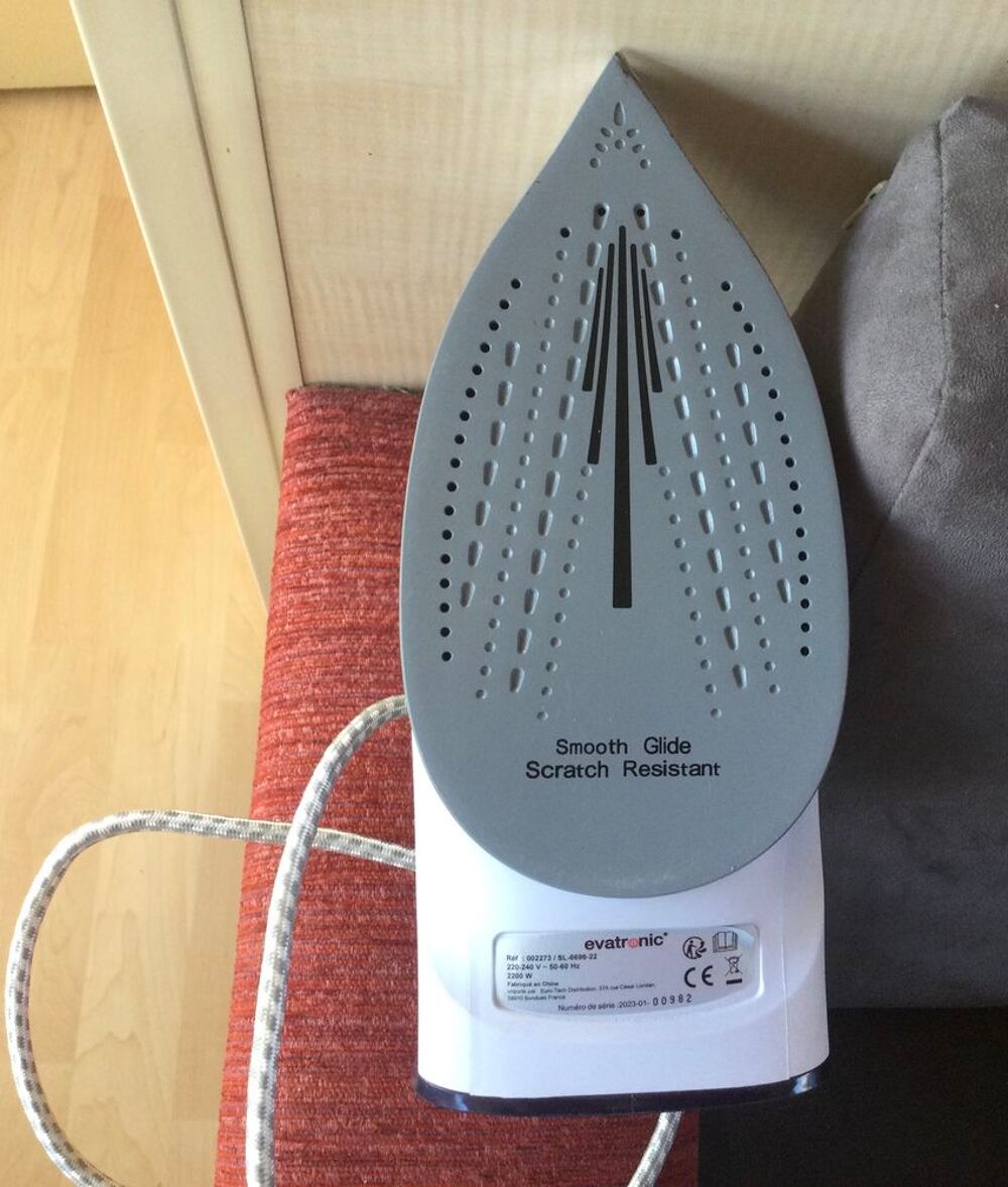 Fer &agrave; vapeur EVATRONIC neuf jamais utilis&eacute; Electroménager