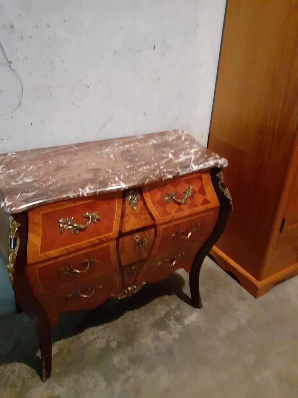 commode en bon &eacute;tat Meubles
