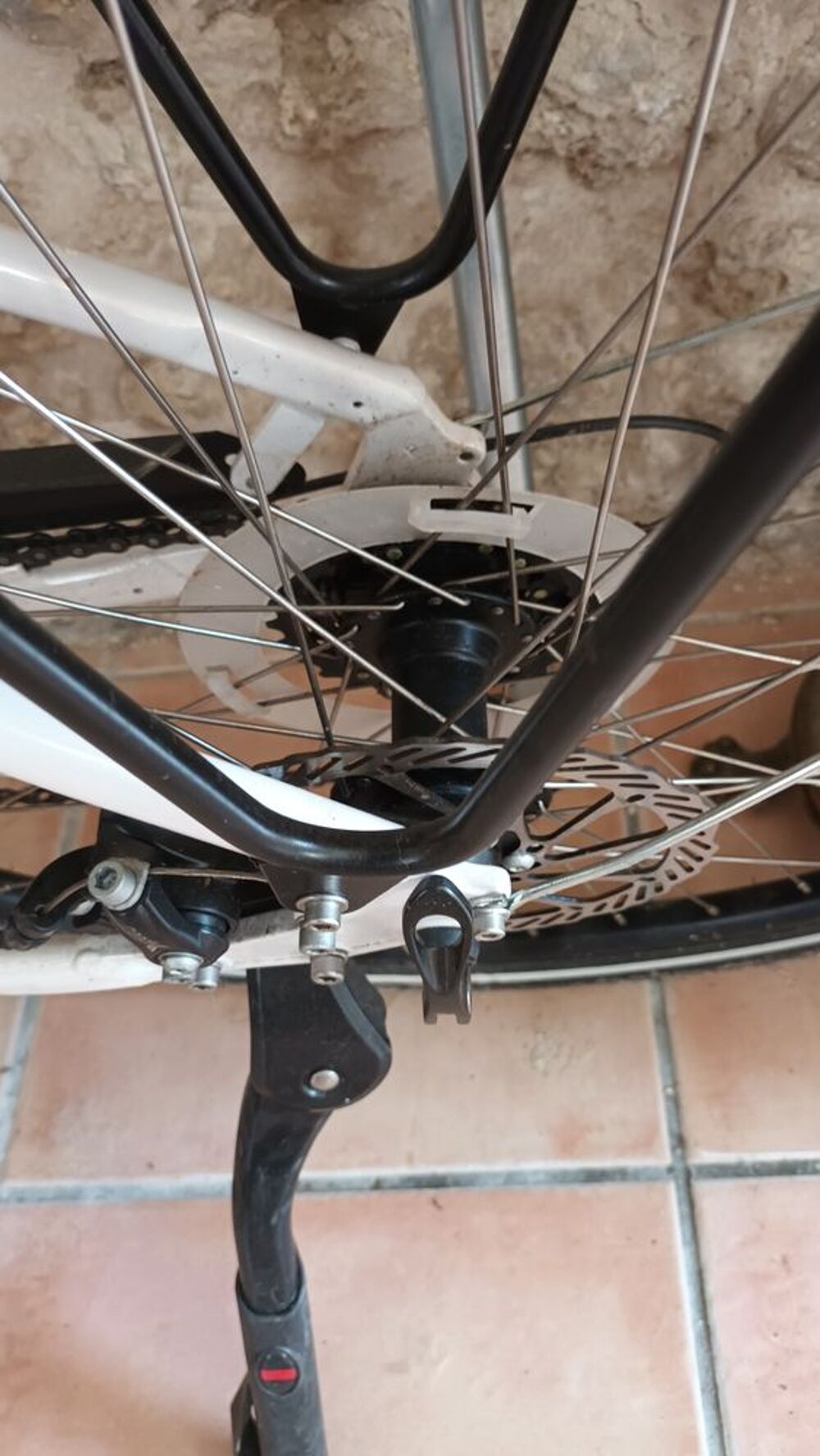 Velo electrique blanc et noir Vélos