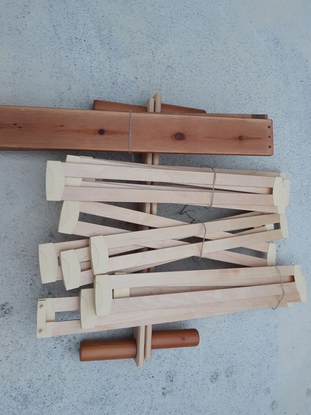 Lit en 90 en bois sommier &agrave; lattes Meubles