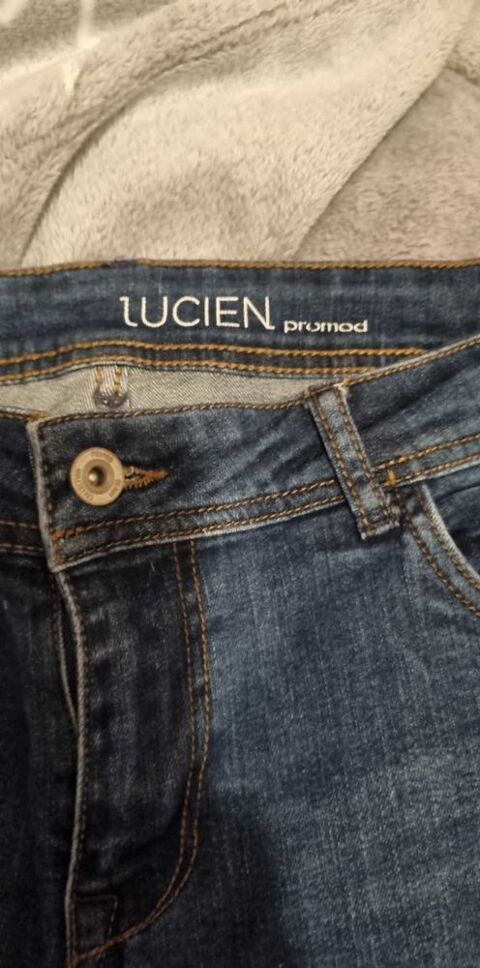 Lot de 3 jeans Femme T42. TBE. Promod . Lucien 25 Oullins (69)