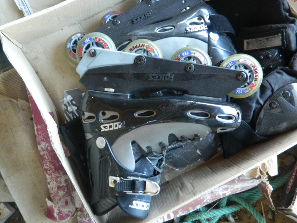 UNE PAIRE DE ROLLERS EN ETAT NEUF Jeux / jouets