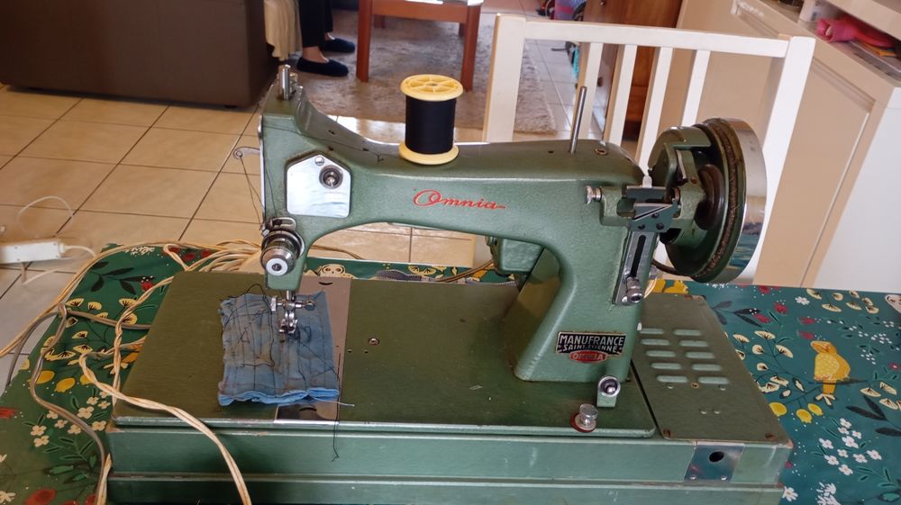 Machine a coudre Electroménager