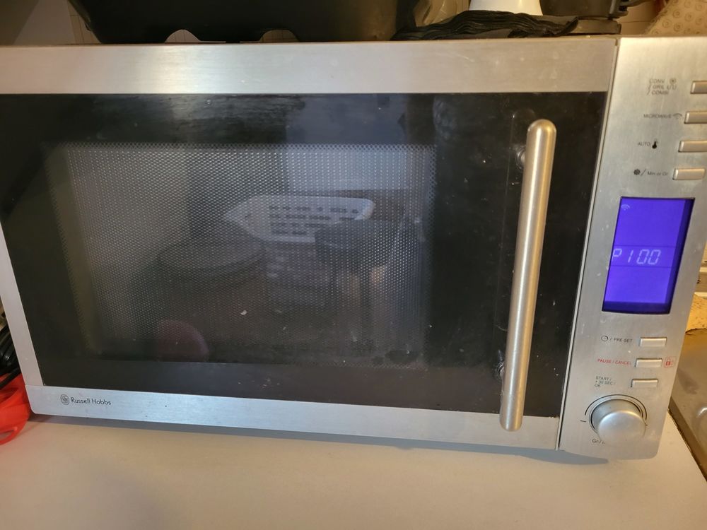 four a micro-ondes Russel hobbs 
Inox Electroménager