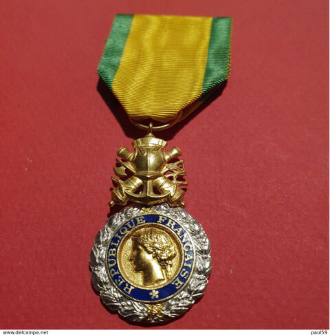 Médaille Militaire  modèle actuelle En Argent . 42 Lucheux (80)