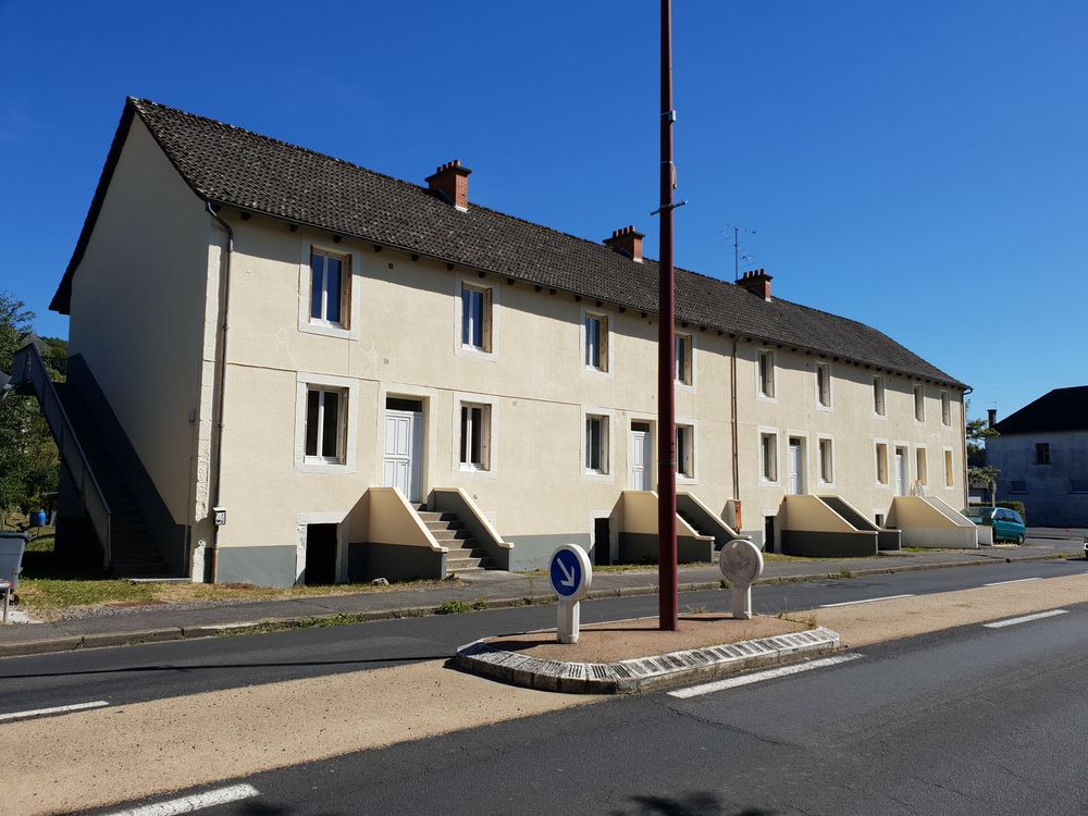 Location Appartement T4 bis RENOVE de 80m2 proche toutes commodités Ydes