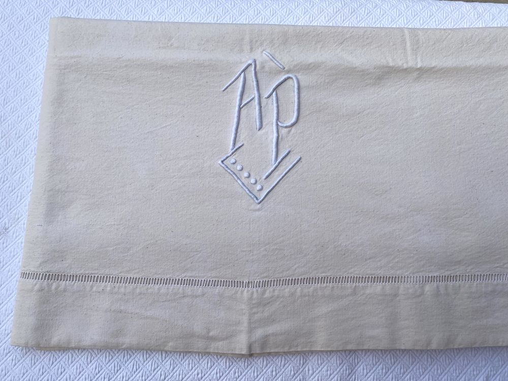 Drap ancien brod&eacute; 210 x 280 Décoration