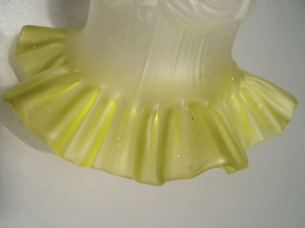 Ancienne Tulipe Abat-Jour Verre Drap&eacute; 1900 Collerette Verte Décoration