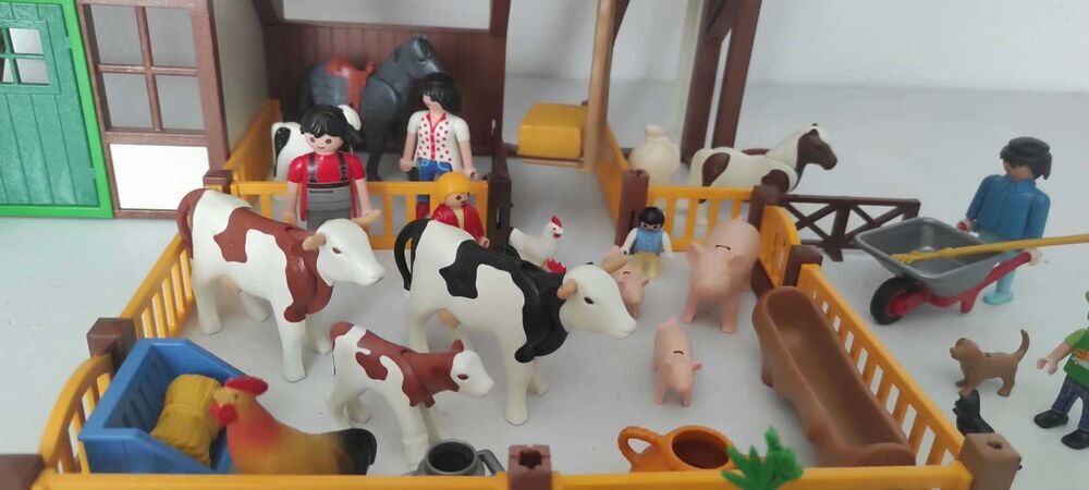 Playmobil Grande Ferme r&eacute;f: 6120 avec enclos modulable. Jeux / jouets