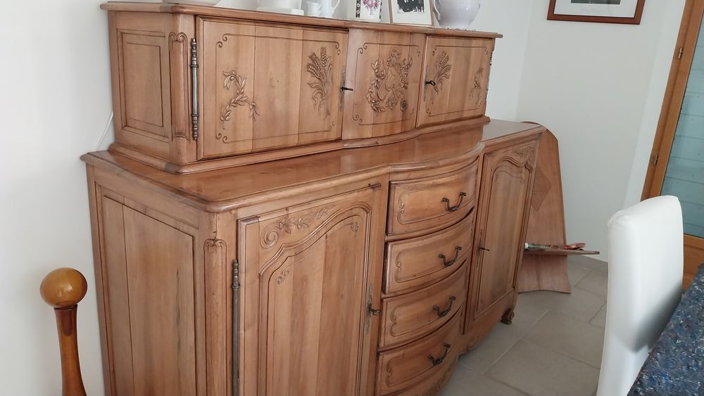 Superbe bahut proven&ccedil;al en noyer massif avec table assortie Meubles