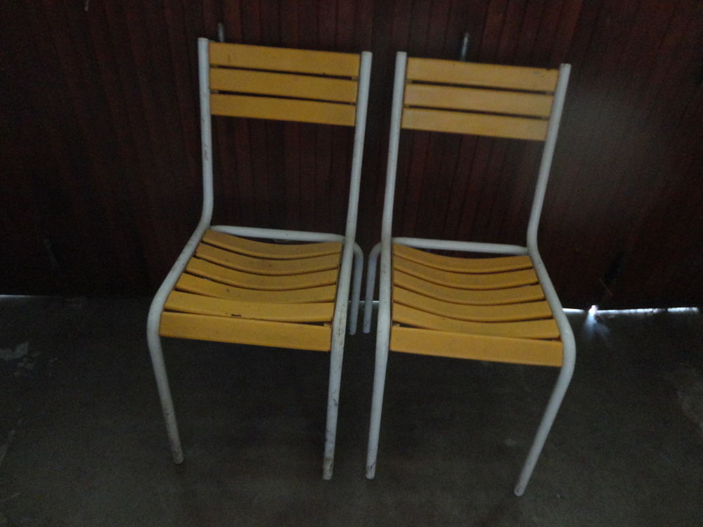 Chaises m&eacute;talliques Meubles