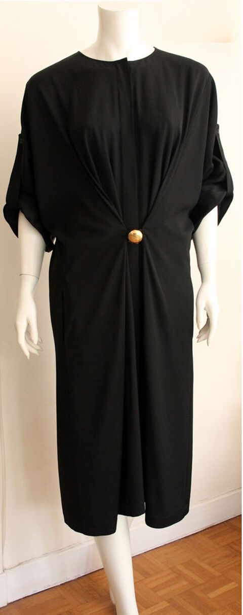 Robe mi longue drapée noire LOEWE T.40. Issy-les-Moulineaux (92)
