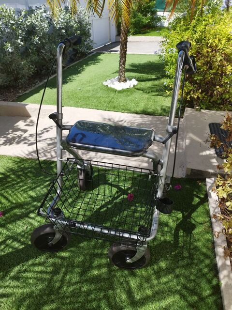 D�ambulateur neuf 4 roues 45 Saint-Fran�ois (97)