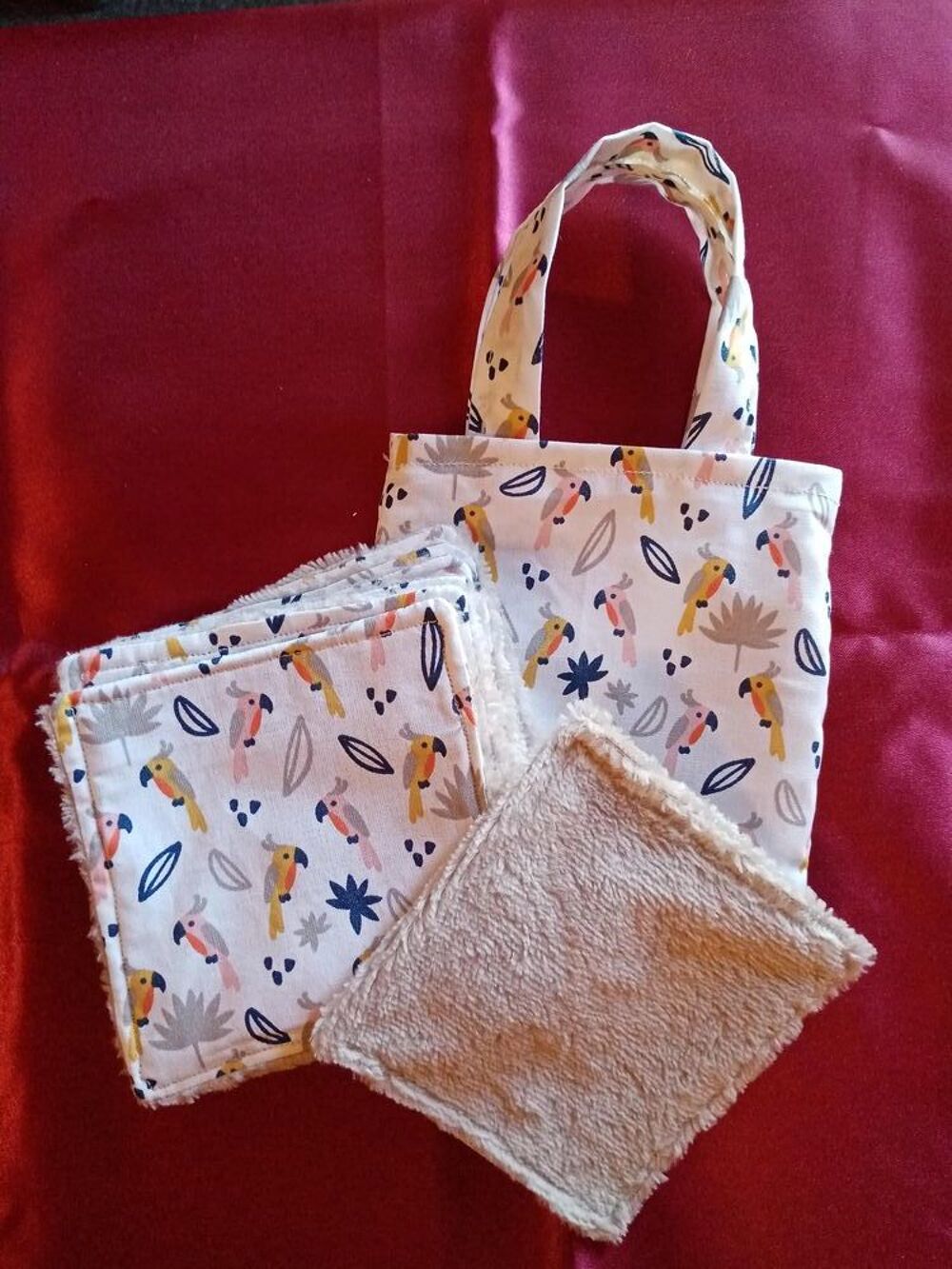 Lingettes dans leur mini tote bag ( Neuf) Puériculture