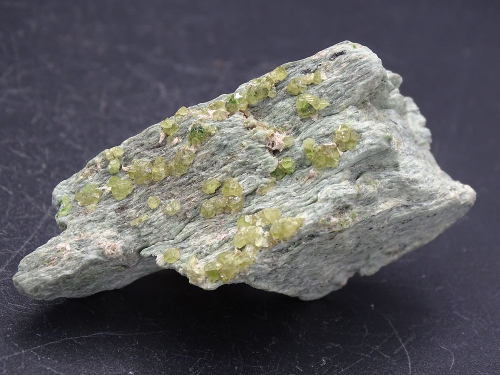 Grenats Andradite vari&eacute;t&eacute; D&eacute;manto&iuml;de &amp; Asbeste sur Serpentin 