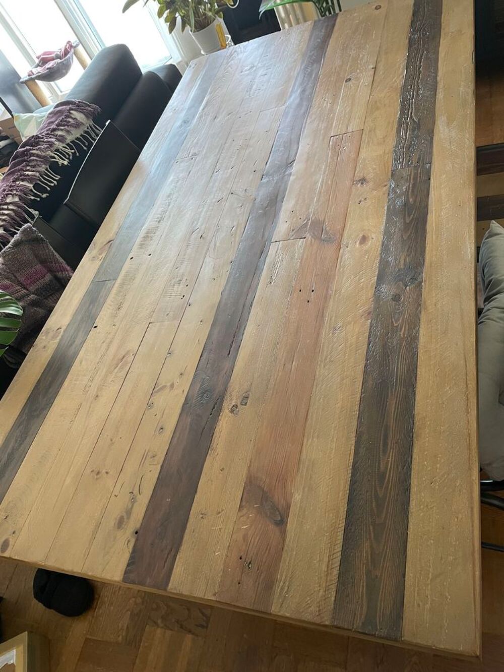 Table &agrave; manger et ses 4 chaises Meubles