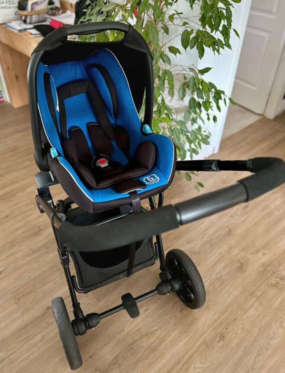 Poussette &amp; Si&egrave;ge auto Babygo Pu�riculture