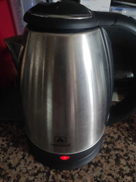 Bouilloire �lectrique laguiole sur socle. 38 Verneuil-sur-Seine (78)